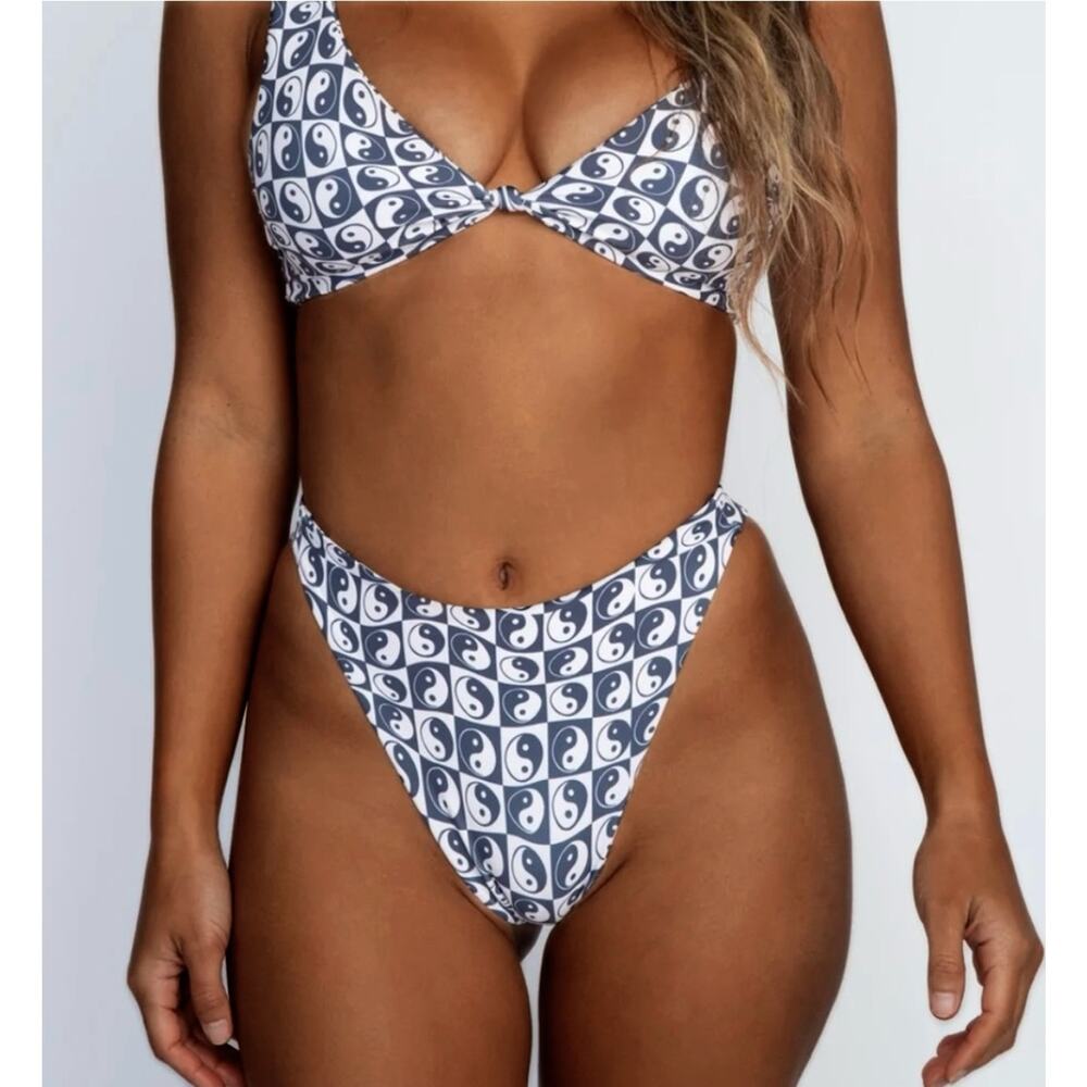 Skatie X Salty Blonde• ‘Kelly’ Bikini Bottom in BARBADOS Ying Yang